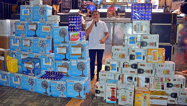 JATOBÁ/PI: PRAÇA LOTADA MARCA EVENTO EM JATOBÁ COM 150 PRÊMIOS DISTRIBUÍDOS A MÃES E TRABALHADORES
