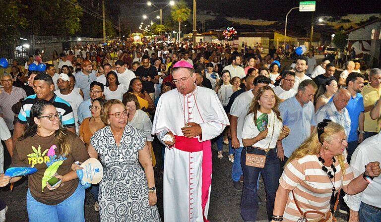 CAMPO MAIOR/PI: FESTEJO DE SANTO ANTÔNIO EM CAMPO MAIOR TEM INÍCIO COM GRANDE PROCISSÃO E MARCA O JUBILEU DA DIOCESE