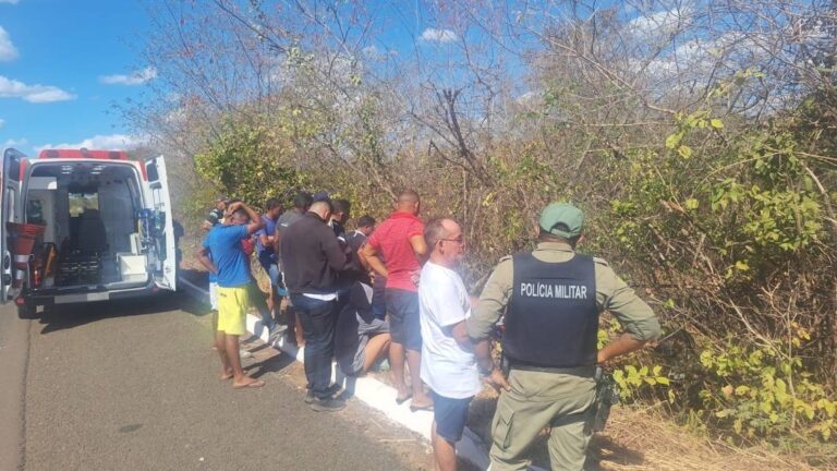 OEIRAS/PI: DEPOIS DE CAIR EM RIBANCEIRA MOTORISTA É RESGATADO SEM FERIMENTOS