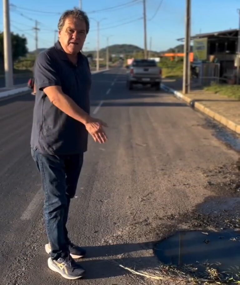 UNIÃO/PI: PREFEITO RECLAMA DE FALTA DE ÁGUA E VAZAMENTOS