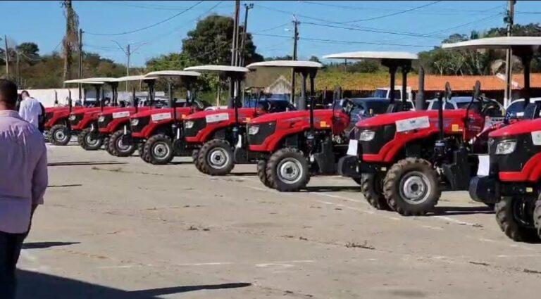 GOVERNO FEDERAL/PI: PREFEITURAS DO PIAUÍ RECEBEM MAQUINÁRIOS AGRÍCOLAS