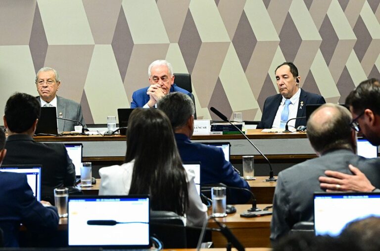 BRASÍLIA/DF: PEC DA BLINDAGEM É REJEITADA POR UNANIMIDADE NA CCJ E ARQUIVADA