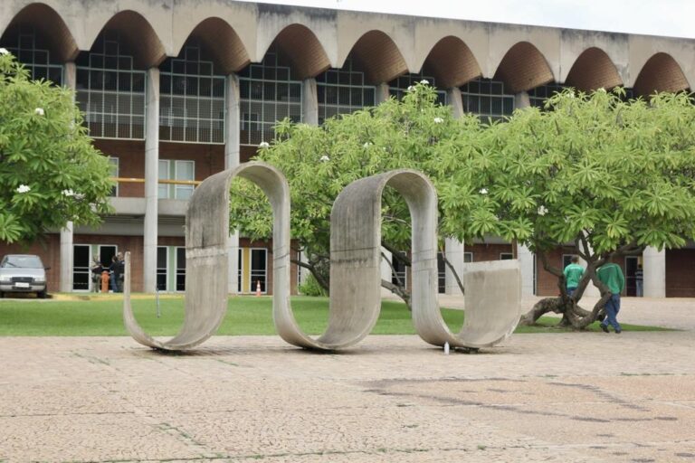 TERESINA/PI: SANCIONADA LEI QUE AUMENTA O SALÁRIO DE SERVIDORES DA ASSEMBLEIA LEGISLATIVA EM 7%