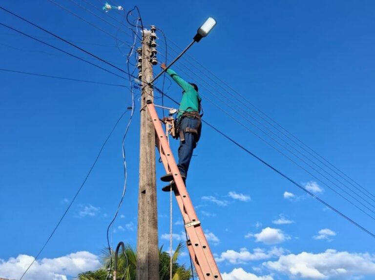 MARCOS PARENTE/PI: LÂMPADAS DE LED DEIXAM ILUMINAÇÃO PÚBLICA MODERNA E ECONÔMICA