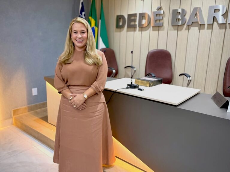 ALTOS/PI: ANDREA AMARAL ASSUME PRESIDÊNCIA DA CÂMARA MUNICIPAL