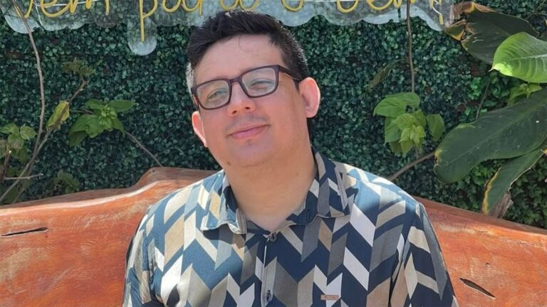 Última despedida: corpo do jornalista Erlan Bastos é sepultado em Teresina
