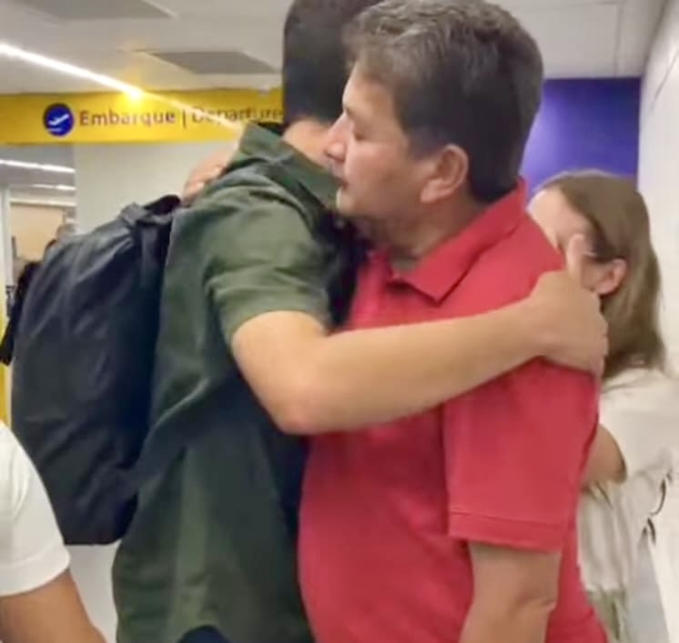 O ÚLTIMO ABRAÇO DO  VICE-PREFEITO E O FILHO JOÃO EMMANUEL
