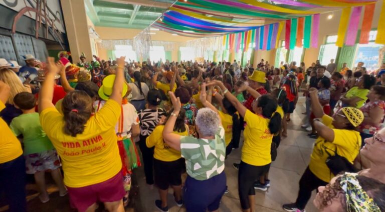 BAILE DO IDOSO ANIMA PRÉVIAS DO CARNAVAL EM TERESINA