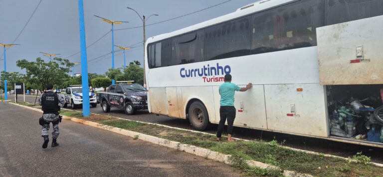 ADOLESCENTE É APREENDIDO COM DROGAS E QUASE 750 MUNIÇÕES DURANTE ABORDAGEM POLICIAL