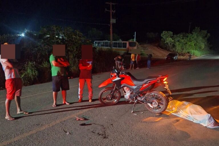 MOTOCICLISTA MORRE APÓS ATINGIR PEDESTRES E PASSAGEIRA FICA FERIDA NA BR-235, EM SANTA FILOMENA