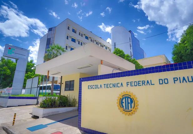 IFPI ABRE CONCURSO PÚBLICO COM 81 VAGAS PARA PROFESSORES E SALÁRIOS DE ATÉ R$ 13,7 MIL