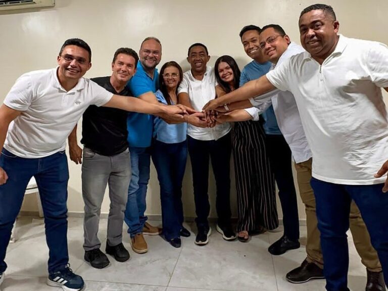 GRUPO POLÍTICO DE FLORIANO/PI SE REUNE COM EX-PREFEITO JOEL RODRIGUES