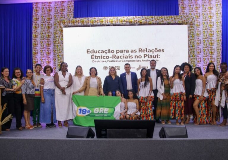 EDUCAÇÃO DE COCAL DE TELHA/PI PARTICIPA DE ENCONTRO SOBRE RELAÇÕES ÉTNICO-RACIAIS NO PIAUÍ