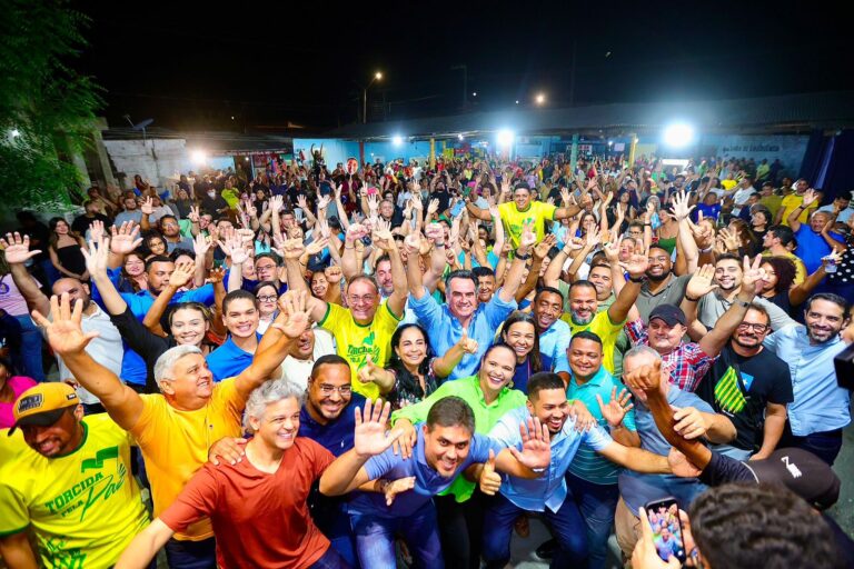 “NOMES COMO O DE JOEL MOBILIZAM A GENTE”:DIZ POPULAR AO ABRAÇAR O PRÉ-CANDIDATO EM MEIO À MULTIDÃO EM TERESINA