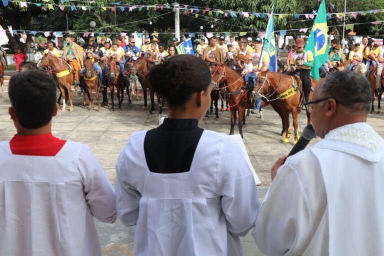 BENÇÃO DOS VAQUEIROS ABRE A 43ª FESTA DO VAQUEIRO EM VÁRZEA GRANDE