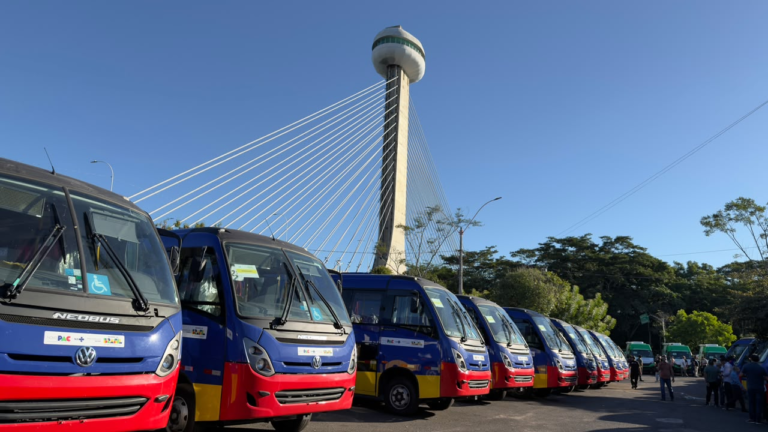 PIRACURUCA/PI: NOVO MICRO-ÔNIBUS REFORÇA TRANSPORTE DE PACIENTES E AMPLIA ATENDIMENTO NA SAÚDE