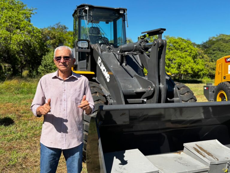 RIBEIRO GONÇALVES/PI: NOVA PÁ CARREGADEIRA REFORÇA INFRAESTRUTURA E AMPLIA CAPACIDADE DE SERVIÇOS NO MUNICÍPIO
