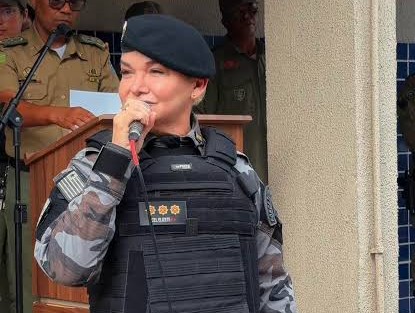 FORA DA PAUTA: A CORONEL QUE TRANSFORMOU AS REDES SOCIAIS EM VITRINE DE LIDERANÇA.