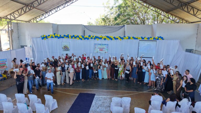 PARNAGUÁ/PI: PREFEITURA REALIZA JORNADA PEDAGÓGICA E ENTREGA 180 TABLETS A PROFESSORES DA REDE MUNICIPAL