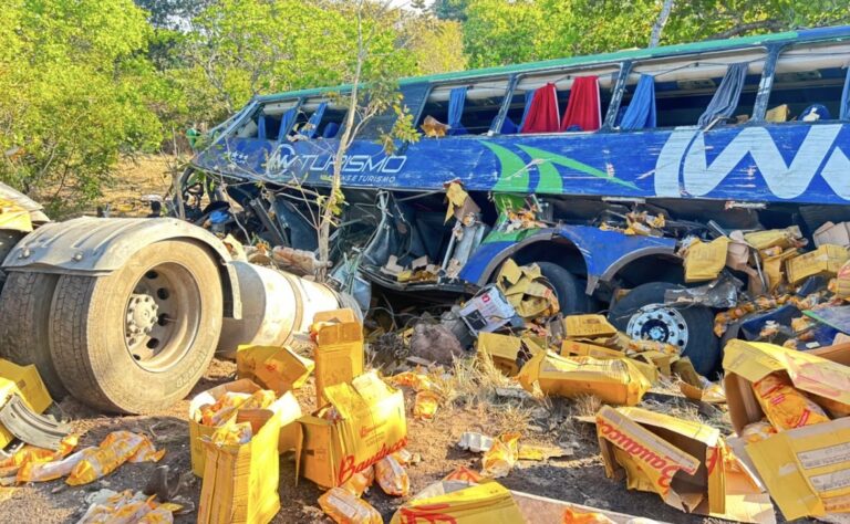 CAXIAS/MA: ACIDENTE GRAVE NA BR-316 DEIXA DOIS MORTOS E TRÊS FERIDOS APÓS COLISÃO ENTRE ÔNIBUS E CAMINHÃO