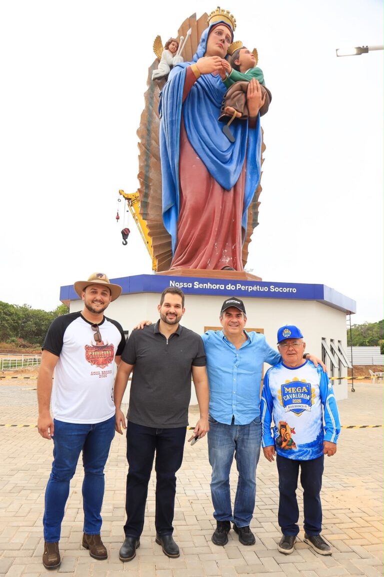 POLÍTICOS VISITAM NOVA ESTÁTUA DE NOSSA SENHORA DO PERPÉTUO SOCORRO