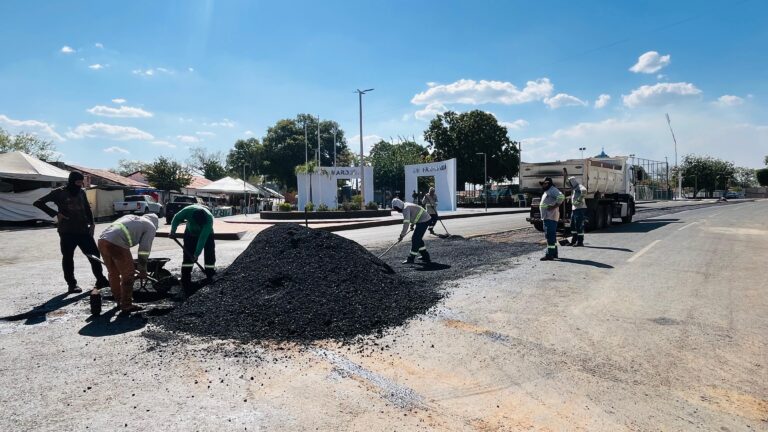 PARNAGUÁ/PI: PREFEITURA AVANÇA COM PAVIMENTAÇÃO ASFÁLTICA NA RUA NOSSA SENHORA DO LIVRAMENTO
