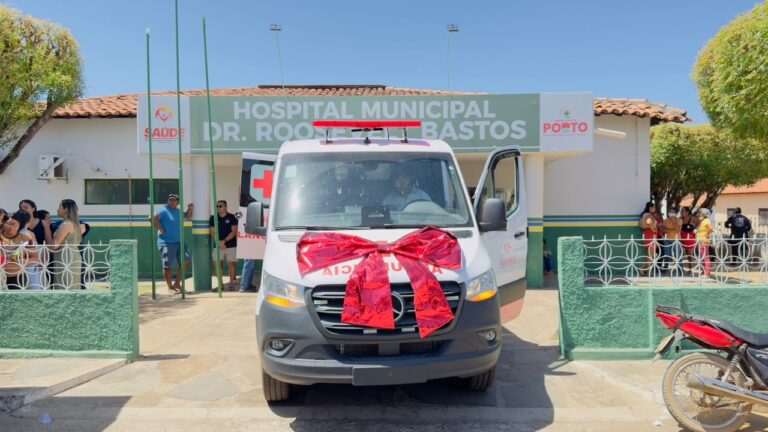 PORTO/PI: PREFEITO ALUÍZIO VAZ ENTREGA NOVA AMBULÂNCIA AO HOSPITAL MUNICIPAL COM RECURSOS DE CIRO NOGUEIRA