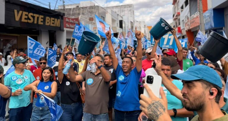 LATAS D’ÁGUA NA CABEÇA: O PROTESTO QUE VIROU RECADO PARA RAFAEL FONTELLES