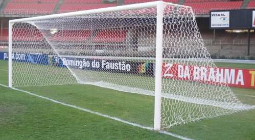 TRÊS CRIANÇAS MORREM APÓS QUEDA DE TRAVES DE FUTEBOL NO PARANÁ EM 2026