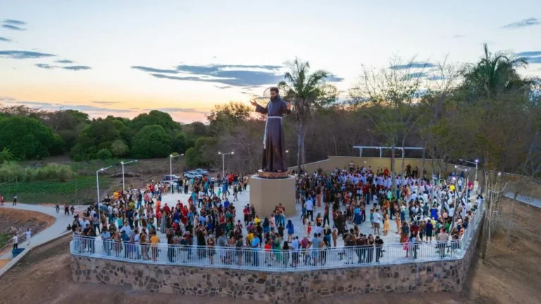 LAGOA DE SÃO FRANCISCO/PI: ENTRE PIRIPIRI E PEDRO II, MUNICÍPIO APOSTA NA FÉ E NAS BELEZAS NATURAIS PARA FORTALECER O TURISMO RELIGIOSO