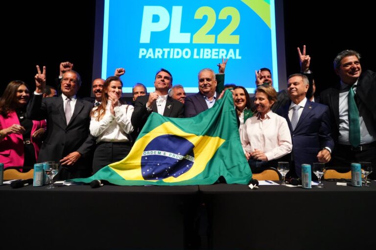 CIRO NOGUEIRA PROJETA FLÁVIO BOLSONARO COM MAIS DE 800 MIL VOTOS NO PIAUÍ