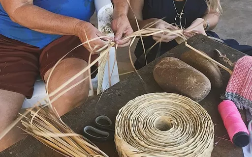 CAJUEIRO DA PRAIA/PI: CURSO DE ARTESANATO NA PALHA DA CARNAÚBA FORTALECE TRADIÇÃO E GERA OPORTUNIDADES
